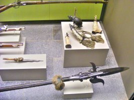 Шедевры, точнее, мутанты эпохи Возрождения. Музей армии в Брюсселе...