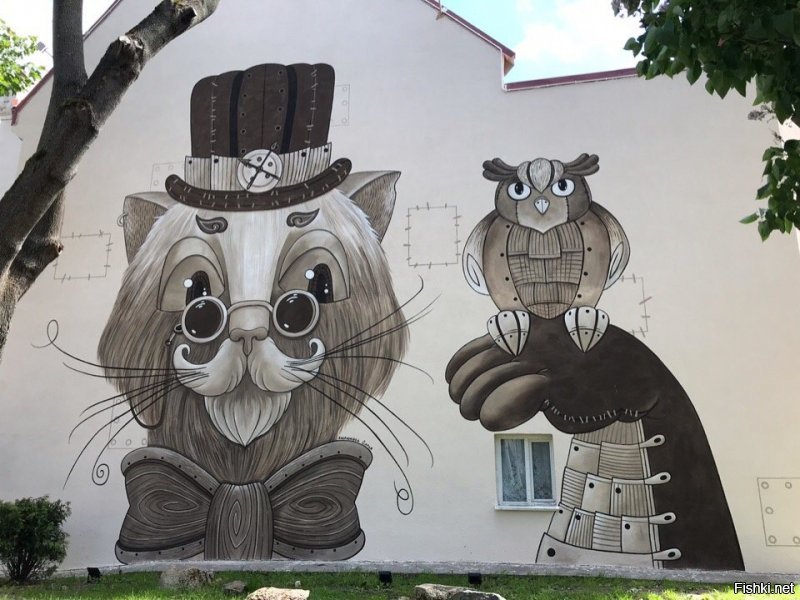 Прекрасные рисунки на глухих, скучных стенах, облезлых заборах только украшают любой город. Вот как не ругают администрацию нашего города, а за такие граффити на стенах только хвалят. Администрация наоборот зазывает художников для украшения стен. Каждая необыкновенная, интересная и становится достопримечательностью. И нам, жителям они очень нравятся и мы хотим ещё!