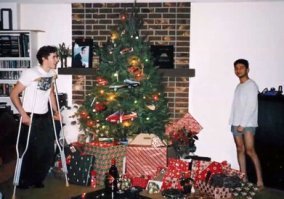 Несколько фотографий досуга Атифа и Себастиана. Последний, вооружившись костылями Басмы, весело шутит. Автор должен признаться, что шуточки с костылями инвалида вызвали некоторую оторопь. Впрочем, стоит ли удивляться, ведь яркая молодёжь - она такая яркая!