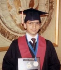 1 фото: Басма и Атиф в детстве. 
2 фото: Басма Рефэй с матерью. 
3 фото: Атиф в день выпуска из высшей школы.