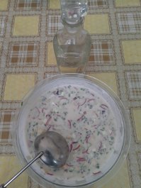 На квасе или на кефире: пользователи Сети поспорили о правильном рецепте окрошки