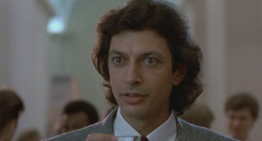 Почему мухи потирают лапки друг о друга?