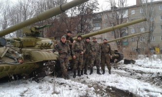 Недобитки бандеровские прячутся за спинами мирных жителей!
И даже не стесняются это демонстрировать!