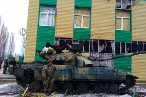 Недобитки бандеровские прячутся за спинами мирных жителей!
И даже не стесняются это демонстрировать!