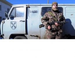 А хохлы ин навоза ( "Азов" ) охотно их символику гоняют :