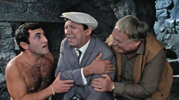 та хоть заминуситесь - мне-то пофиг :) Смотрите продолжение писдеца :) на украинских и российских каналах.
А я, лучше "Бриллиантовая рука" сегодня пересмотрю.
Пока, мудрецы- ...уйцы, во власти :)
Куда в вас лезет? 
...