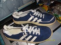 не везет вам что-то с этим кросами. У меня сильно разваливаются лишь "адидасовские типа", но и стоят они дешево. С остальными везет, 5+лет.
Вот эти чудо-мега-кросы)) на 1-2 лета максимум у меня. фото не моё :)