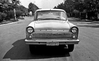 А вот обновленный вариант ГАЗ-21. И эта модель вполне могла бы стать ГАЗ-24. Но на заводе разработали и запустили в производство всем знакомую "Волгу".