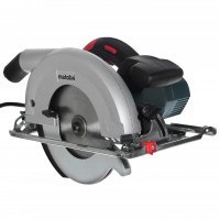 Это всё прекрасно. Очки, маска, перчатки необходимы при работе с инструментом. Но внимательность стократ важнее и использование инструмента по назначению.
Вы болгаркой пилили доску? То есть в УШМ был установлен дисковая пила? И виновата конечно же "болгарка"...
Мда!
Как думаете зачем в ручной циркулярке этот подвижный кожух?