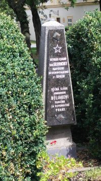 Я бы может и поверила вам, но как-то уж сильно ядом брызжите. Фото мое. в историческом центре Праги.