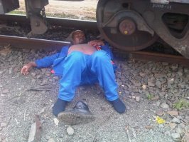 Каску не одел - до беды недалеко.