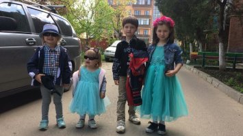 Вот такая банда растет. Там еще прелесть была, оказывается в нашем государстве даже лишенная прав "мать", получает полный спектр пособий на многодетность. Согласитесь, удобно, и детей забрали, и платят . Вот так.