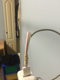 Просто папа не хочет платить п*сам которые специально делают дерьмовые провода для зарядок. Яблочные зарядки одни из худших!