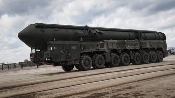 А зачем нужны космодромы?
 Почему нельзя с таких платформ запускать спутники?