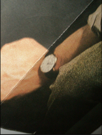 Вот увеличенный фрагмент. Не очень то похоже на типографскую скобку, но сайт  именно это утверждает. А взрыв произошел в 9-32, так что время почти подходит.:)