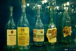 Не звизди комбайн (робот) :)
Хлебное вино не киснет ;)