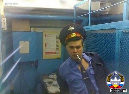 Глупо и молодо. Это точно. 

А вот то что ниже - точно тянет на оскорбление мундира.