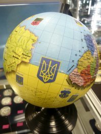 ты один из тех недалёких, которые к любой дискуссии Украину приплетают 
--------------------------------
А только от них слышно ту муйню, которую ты несешь. :)
Ты так возбудился от сочетания Россия-славянин, что даже не понял о чем я пишу. Привет глобусу Украины, разместив Чехию в Прибалтике, Очевидно - ты выученник Сороса .