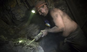 "уже к 2027 году в России с очень высокой вероятностью будет введена воинская повинность для женщин.

Жестоко? Возможно. Однако, на мой взгляд, это уже неизбежно. Таково демографическое возмездие. В этом и состоит апофеоз "равенства", которого так желает общество. Будет вам "равенство". Равнее, что называется, некуда."
============
Какая армия? Феминистки хотят равенства - пусть киздуют в шахты...