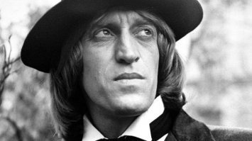 Кто скажет что он не красавец-актёр? Если конечно имеется ввиду красавец-актёр а не красавец-самец!