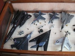 Это мой "аэродром". В одном конце - НАТОвские с обслугой, в другом - наши, пока без обслуги.