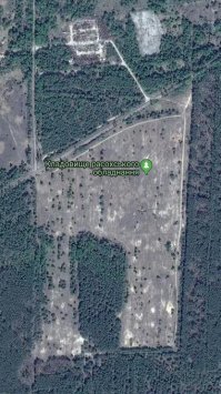 В каком году снимали сериал, если в 5 серии не 13-ой минуте есть эпизод про хранилище заражённой техники в Рассохе - техника на месте. Судя по спутниковым снимкам Гугл, в 2012 году уже много техники растащили, а по снимкам 2013 года - техники на поляне не осталось совсем.
