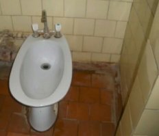Это ты повышай образование.

это и есть биде!
В советское время такие и были, что не так то?