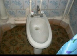 Всё правильно, просто народ тупой!

Это советское биде, некоторые Дебилы пишут что это не биде.