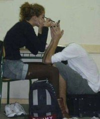 Налицо не только подкаблучник, но еще и нищеброд