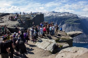 я так с языком Троля попал, фото не мое, но отлично отражает действительность )))