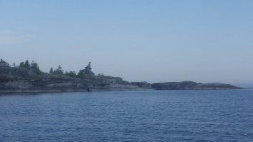 острова Есусаарет в Ладожском озере. Думал что старая церковь разваливается, а это декорация к фильму "Запрет" снятому в 2014 году.