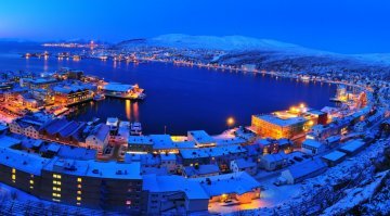 Если рассматривать континентальную часть, то "самый" северный город Норвегии не Трумсё, а Хаммерфест:)