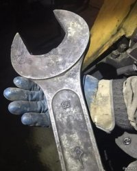 "..Мне не надо на небе туч,
Ты одна у меня в этом мире,
Хочешь подарю тебе ключ
восемнадцать на двадцать четыре?.."(С)