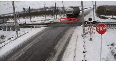 При чём тут Дарвин, лёд песком посыпать надо, ну или солью!