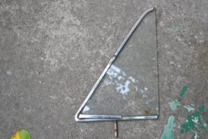 Жигули у меня были еще в девяностых, но точно помню, если форточку развернуть, то через нее дует - мама не горюй...
И не надо эту хрень на крыше размещать, и эффективность у нее сомнительная. 
Если "сломалась" то проще и дешевле починить или новую купить.. цена на автохламниках ей три копейки..