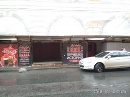 Угол Думской и Ломоносова - вот такая реклама висела тут месяца три осенью прошлого года - самый центр культурной столицы России.