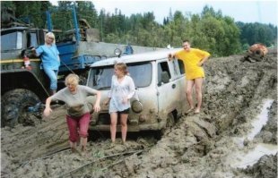 Слабаки. Вот опасная дорога. Если тебя не сожрут медведи, то сожрет мошкара, или утонешь в грязи.