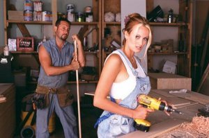 Особенно тут эротизма хоть отбавляй. Оба пыльные и потные...