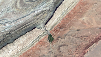 И ещё, совсем рядом. Ближе к границе с Туркменией.
Спутник и реальность.