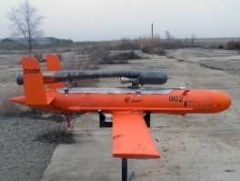 Потомки фау-1 до сих строят в России,как,например, этот бпла-мишень. Пульсирующий двигатель обходится гораздо дешевле в производстве, нежели реактивный или поршневой.