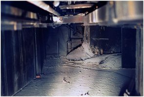 А слабо селфи сделать, сидя на том бугорке в конце коридора?