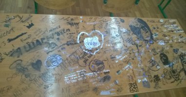 Ну, не знаю... Быть может я старомоден, но лично у меня, при виде всех этих шЭдЭвров возникают только такие ассоциации