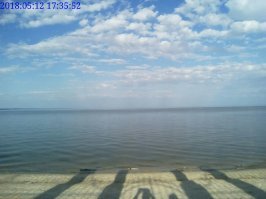 То ли дело Таганрогский залив! И тепло и вода как в ванной. Мило дело для отдыха с детьми маленькими. Море мелкое, без волн, ребенок может часами из воды не вылазить... Плюс уникальный зеленый цвет воды)))