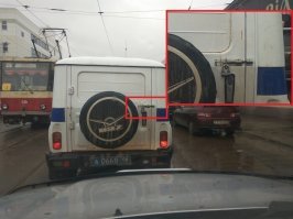 а что тут не так? ментовозка и чтобы её изнутри ну никак не открыли, даже самые умные...