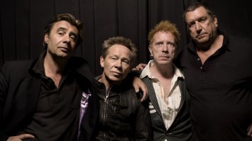 Пистолсы иногда собираются в своем первоначальном составе, даже в Россию как-то заезжали..