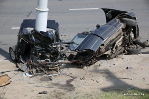 Боковой удар в столб это дело такое. Направление рассеивания энергии такое, что жесткость рамы практически никак ей не противостоит. При лобовом ударе внутри вашей машины шансов конечно побольше, чем в ларгусе. Но при впечатывании боком в столб ее разорвет так же как любую другую.