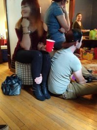 Чет я реально не понял чья рука...