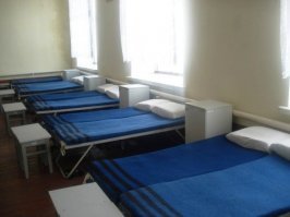 Лайфхак: пришейте на "ножной" конец какую-нибудь тканевую полоску, и проблема уйдет.
В армии давным-давно так сделано: