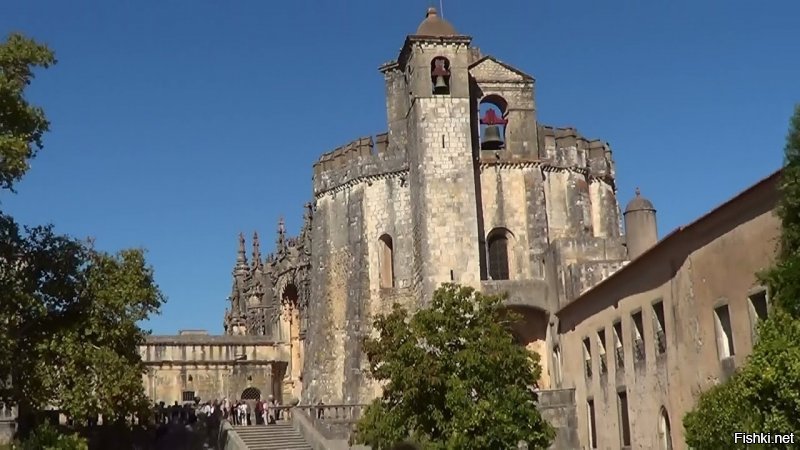 Великолепно сохранившийся замок тамплиеров в Томаре, Португалия.