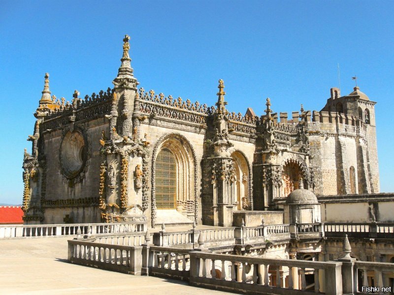 Великолепно сохранившийся замок тамплиеров в Томаре, Португалия.